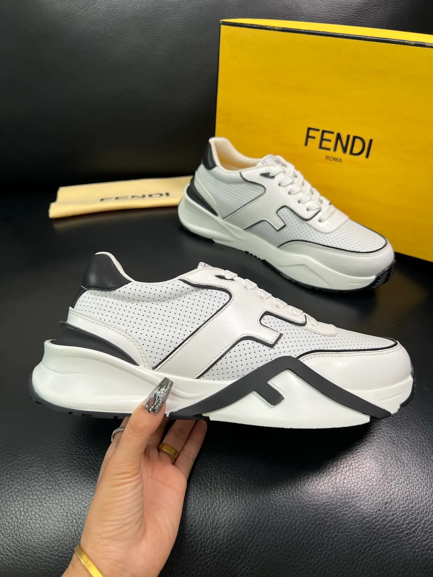 Men's shoes 💰840 FENDI top purchasing Fendi counters are equipped with the original factory, original fabrics imported from Italy, breathable and comfortable cowhide lining, soles: original soles specially provided by the original factory are super comfortable, original factory orders 🔍high quality, you can enter and exit the counter at will, welcome to compare, code number 39-44 (customized 38-45) 85856